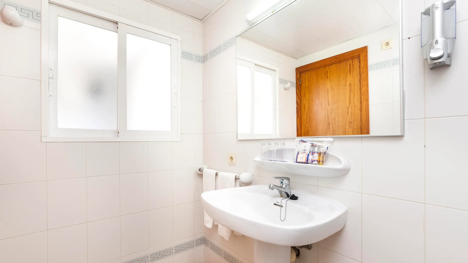 Globales Apartamentos Cala Vinas Only Adults 16 Spagna
